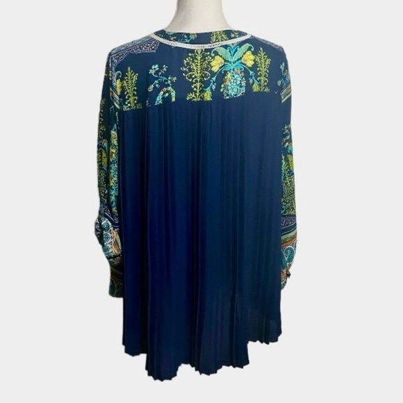Sami & Jo Navy Lightweight Floral Top - Picture 5 of 9